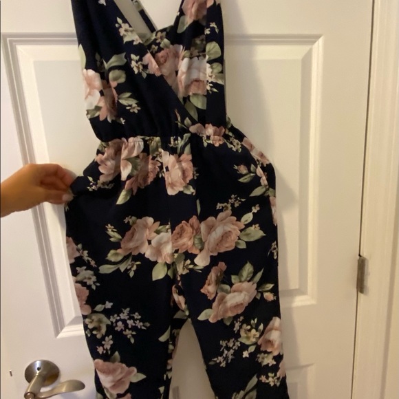 Elegant flowers romper - Picture 7 of 9